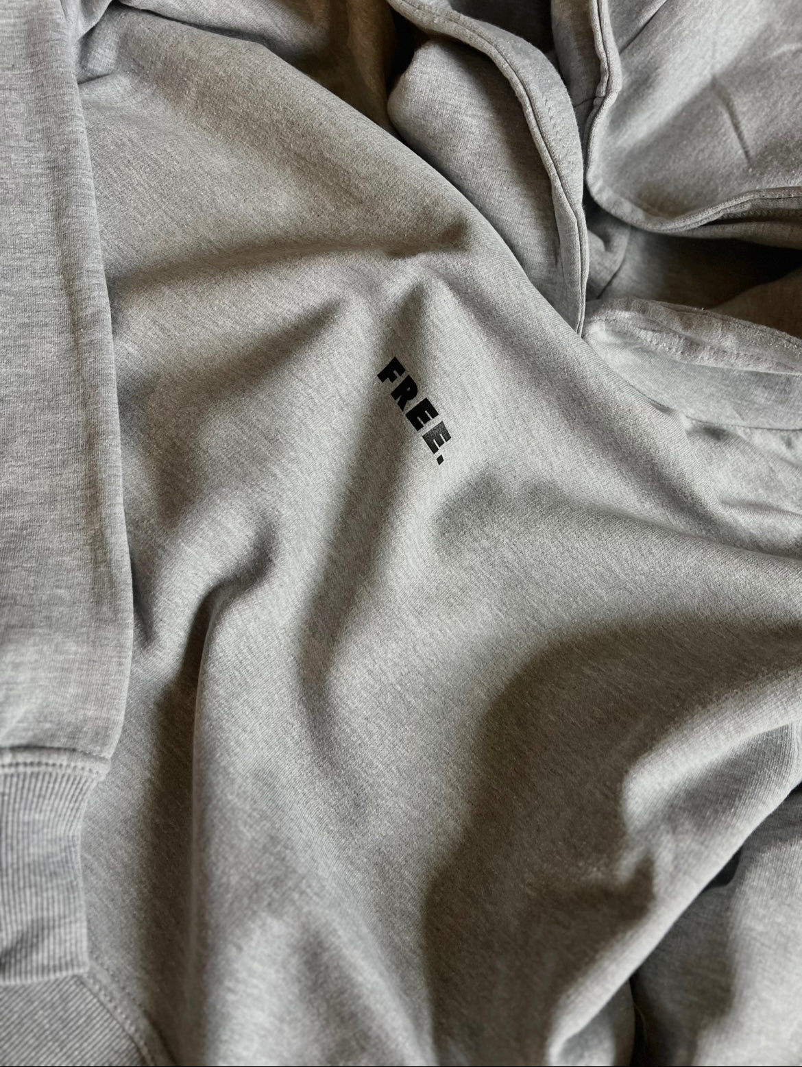 CROPPED HOODIE "FREE" | grey