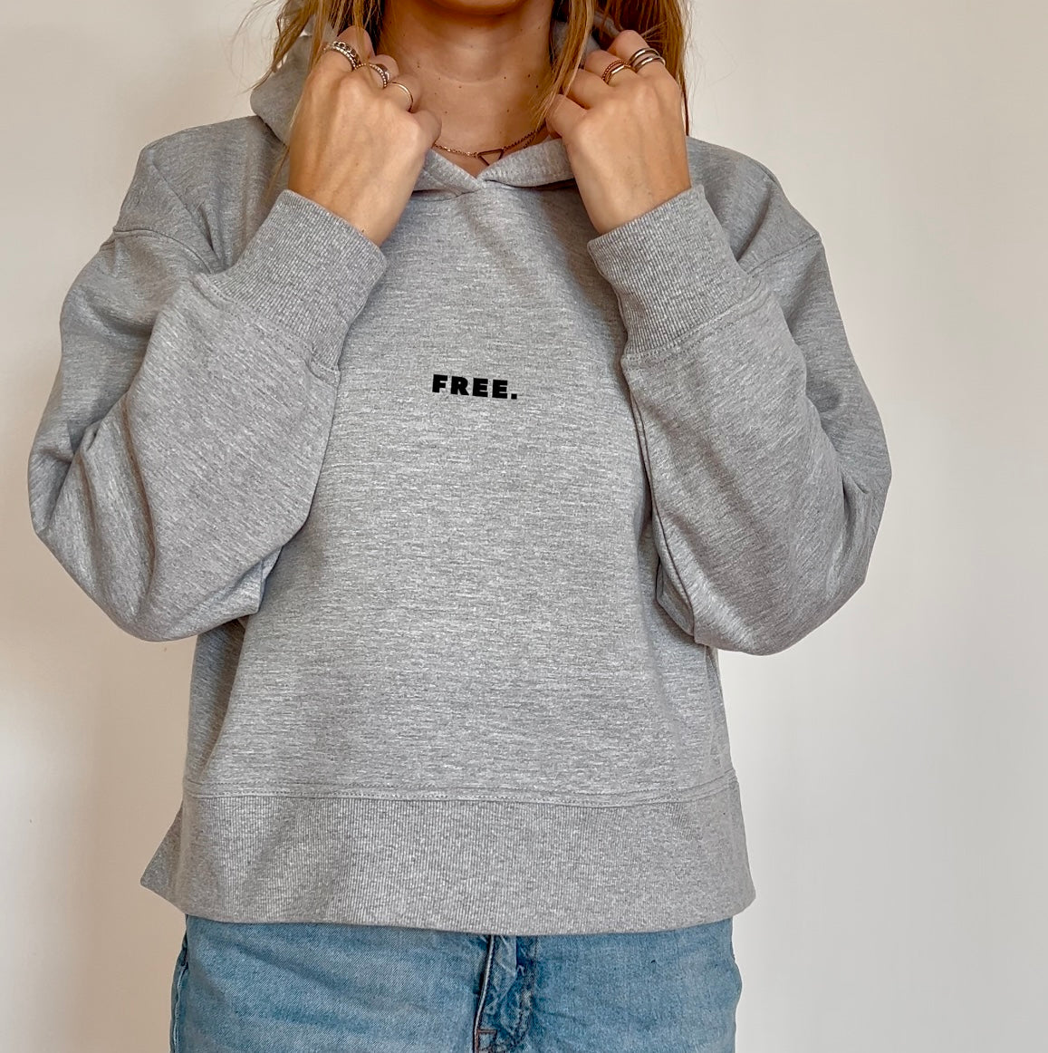 CROPPED HOODIE "FREE" | grey