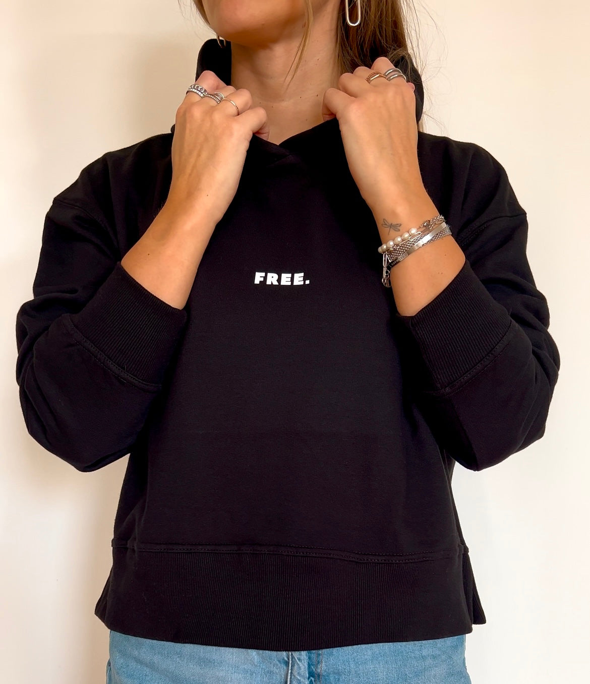 CROPPED HOODIE "FREE" | black