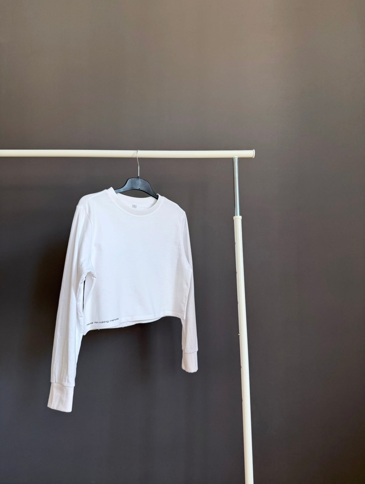 CROPPED SPRING SWEATER "MEMORIES" | white
